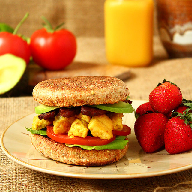 How to Make a Vegan Breakfast Sandwich for Less than $3 - ilovevegan.com/how-to-make-a-vegan-breakfast-sandwich/ - #vegan #breakfast #sandwich #recipe