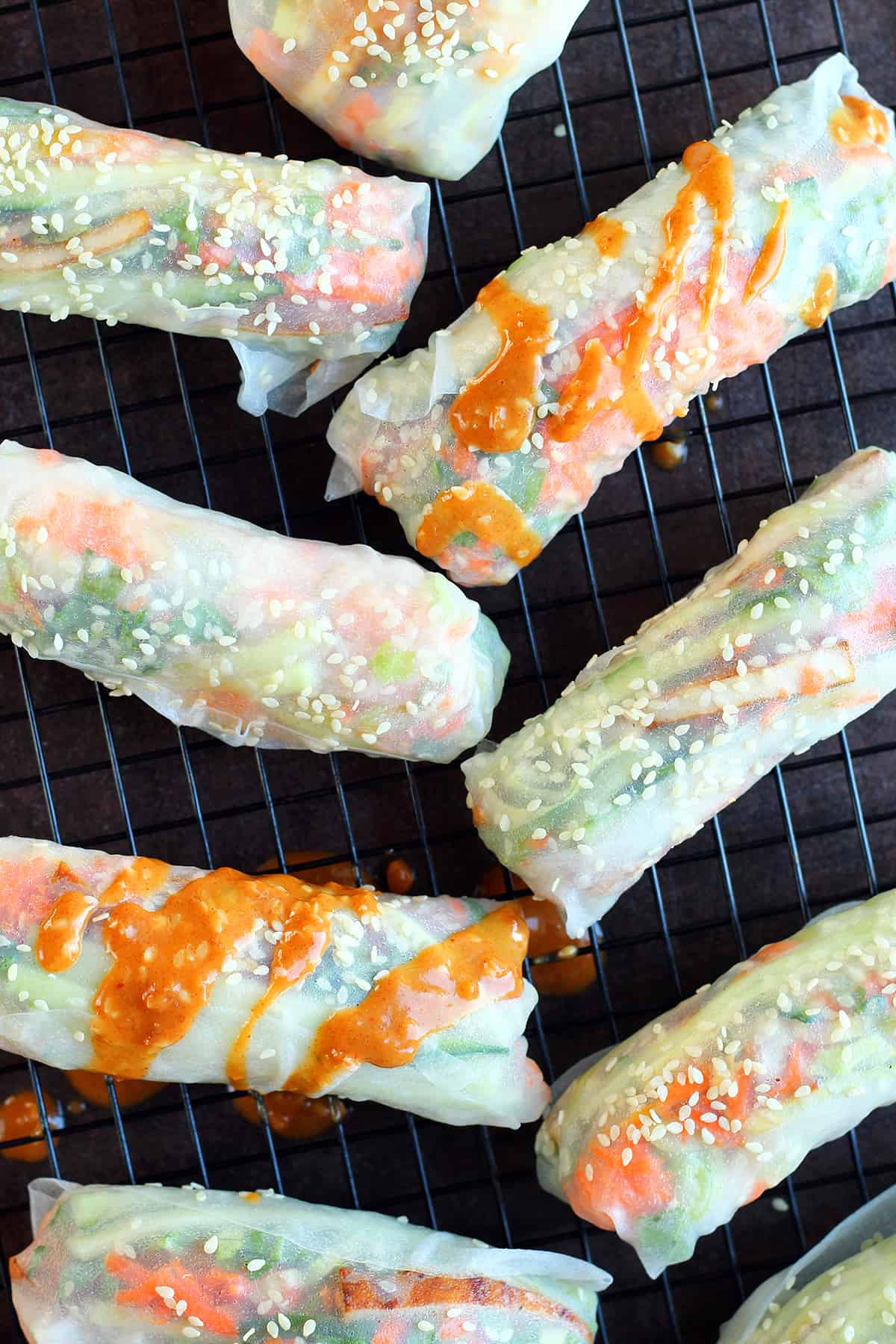https://ilovevegan.com/wp-content/uploads/2014/10/fresh-vegetable-crunchy-rolls1.jpg