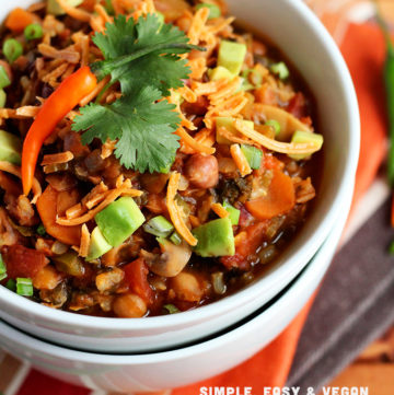 Easy 1 Hour Vegan Chili - Insanely easy 7-vegetable vegan chili that's ready in 1 hour! Fall comfort food that's packed with healthy ingredients! - ilovevegan.com #vegan #glutenfree #chili