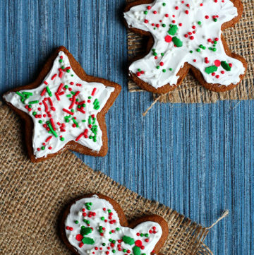 Perfect Vegan Gingerbread Cookies - These are truly PERFECT vegan gingerbread cookies! The dough rolls out like a dream, they're perfectly spiced, and not too sweet. Whether you prefer your gingerbread soft and chewy or crisp and snappy, this is the recipe for you! - ilovevegan.com #vegan #gingerbread