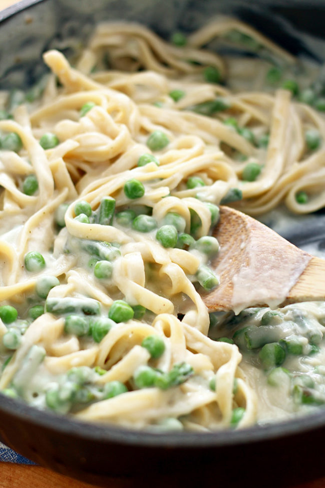 Vegan Garlic Alfredo with Asparagus & Peas » I LOVE VEGAN