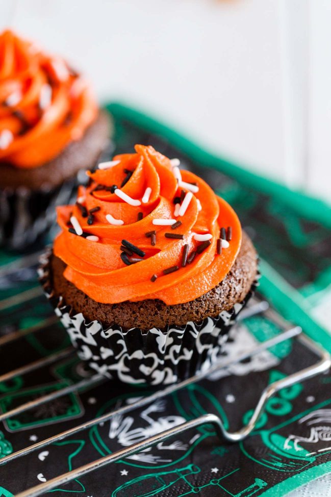 Vegan Chocolate Cupcakes & Buttercream Frosting » I LOVE VEGAN