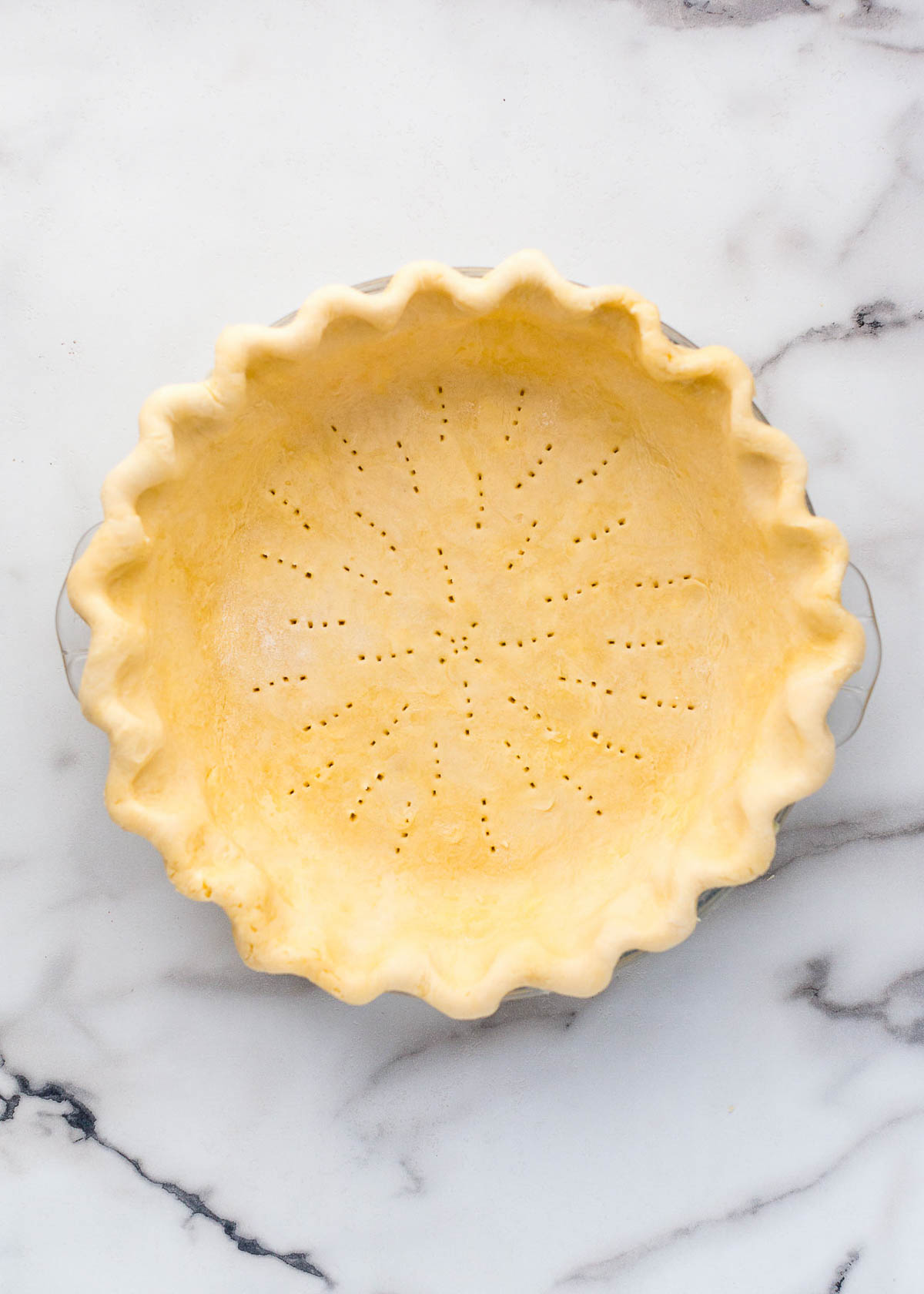 unbaked pie crust with fluted edges